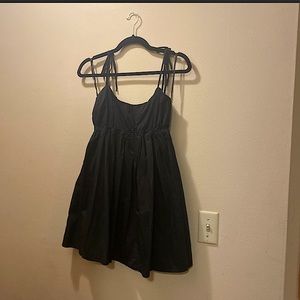 Lulu’s Little Black Dress